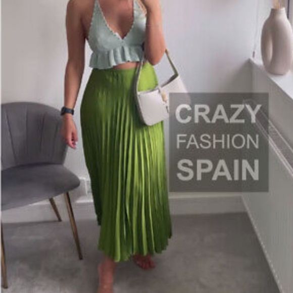 Zara Dresses & Skirts - NWT ZARA GREEN PLEATED MIDI SKIRT M NWT
